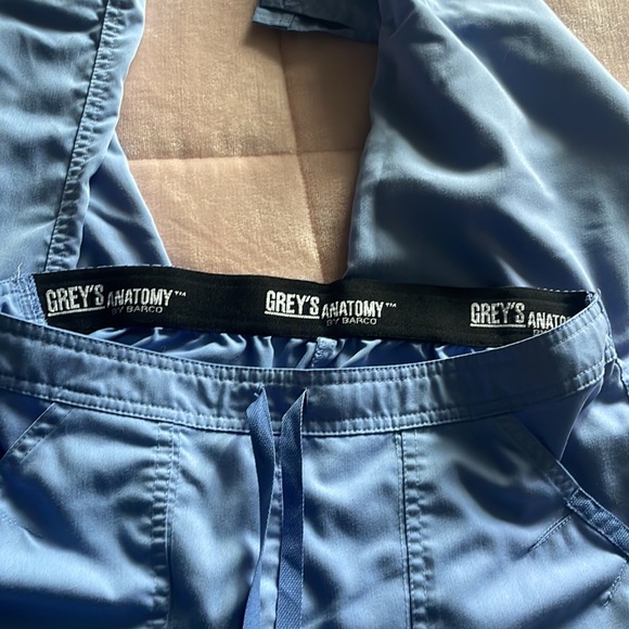 Grey anatomy scrubs - Picture 4 of 4